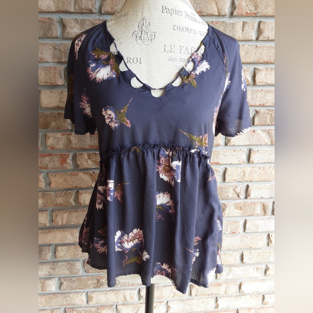 Lucky Brand Boho Floral Print Short Sleeve Top.